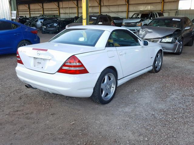 WDBKK65F41F174542 - 2001 MERCEDES-BENZ SLK 320 WHITE photo 4