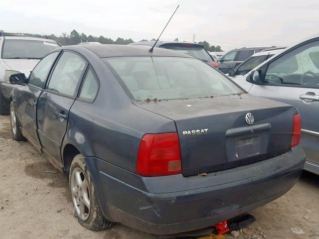 WVWMA23B7YP116788 - 2000 VOLKSWAGEN PASSAT GLS BLUE photo 3