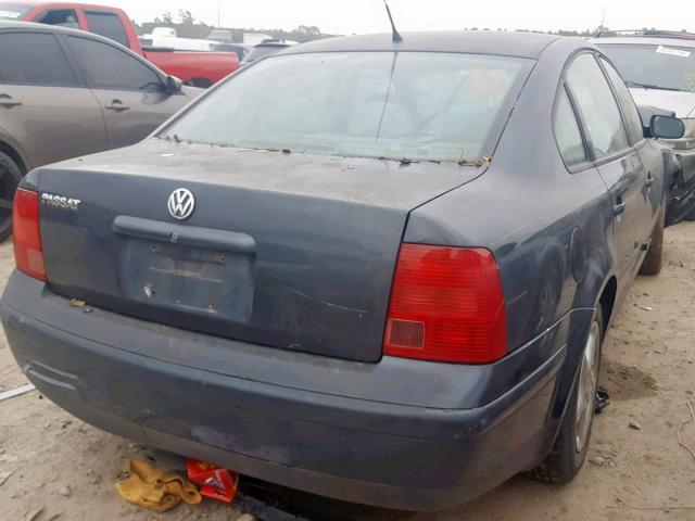 WVWMA23B7YP116788 - 2000 VOLKSWAGEN PASSAT GLS BLUE photo 4