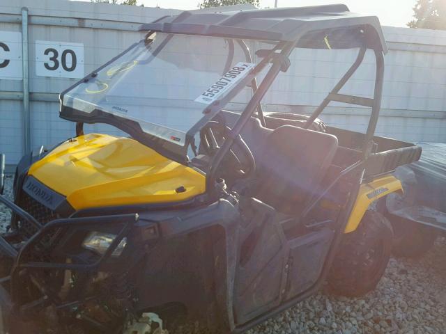 1HFVE0309F4004882 - 2015 HONDA SXS500 M YELLOW photo 2