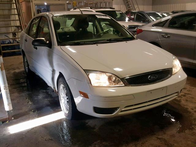 1FAFP34N65W143042 - 2005 FORD FOCUS ZX4 WHITE photo 1