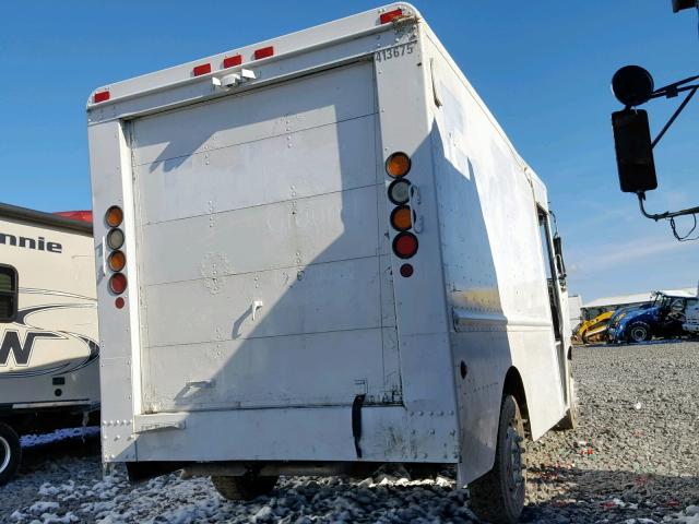 4UZAANCP74CL85340 - 2004 FREIGHTLINER CHASSIS M WHITE photo 4