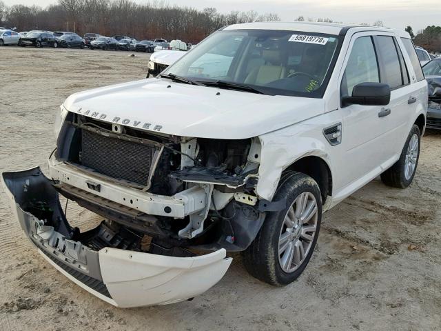 SALFT2BN7AH172804 - 2010 LAND ROVER LR2 HSE TE WHITE photo 2