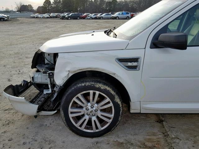 SALFT2BN7AH172804 - 2010 LAND ROVER LR2 HSE TE WHITE photo 9