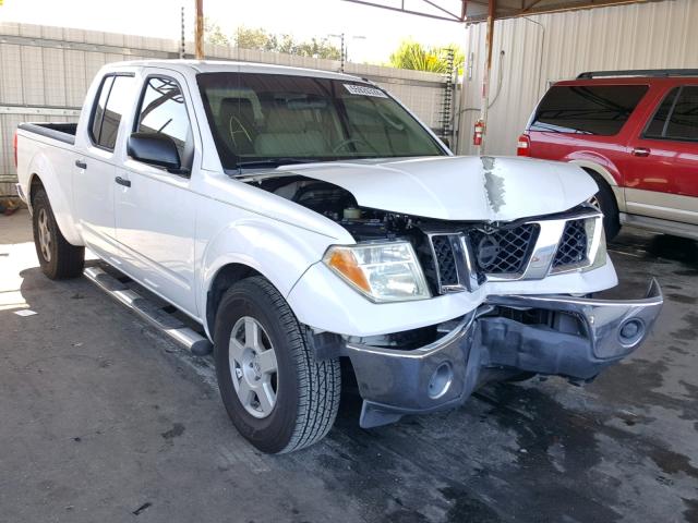 1N6AD09U97C442215 - 2007 NISSAN FRONTIER C WHITE photo 1