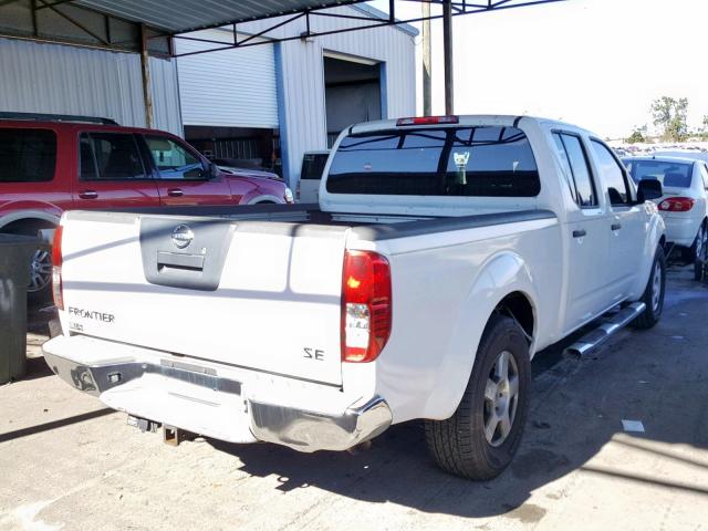 1N6AD09U97C442215 - 2007 NISSAN FRONTIER C WHITE photo 4