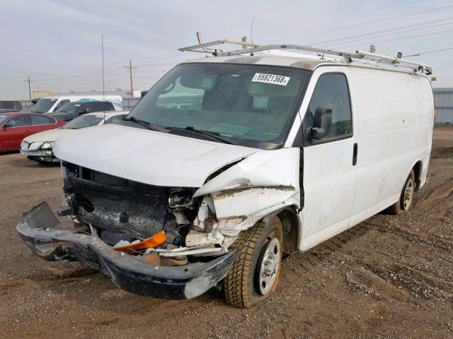 1GCFH15T861210652 - 2006 CHEVROLET EXPRESS G1 WHITE photo 2