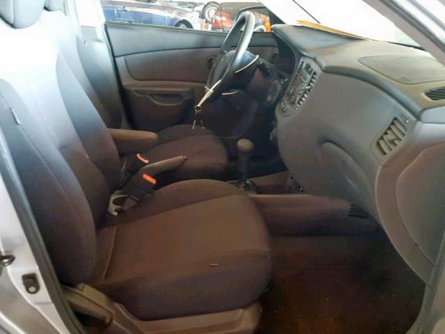 KNADE123766086961 - 2006 KIA RIO SILVER photo 5