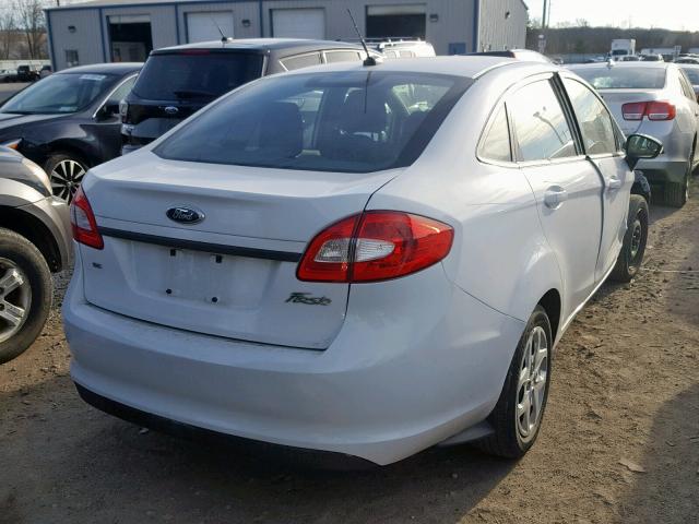 3FADP4BJ1DM131599 - 2013 FORD FIESTA SE WHITE photo 4