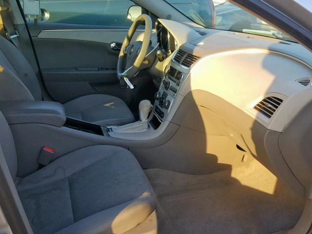 1G1ZA5E0XCF395437 - 2012 CHEVROLET MALIBU LS 银色 照片 5