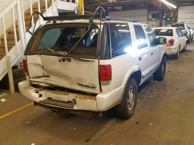 1GNDT13W8YK149813 - 2000 CHEVROLET BLAZER WHITE photo 4