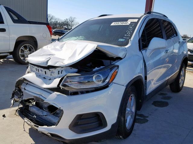 KL7CJLSB7JB690553 - 2018 CHEVROLET TRAX 1LT WHITE photo 2