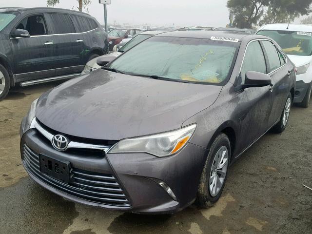 4T1BF1FK9FU946245 - 2015 TOYOTA CAMRY LE GRAY photo 2