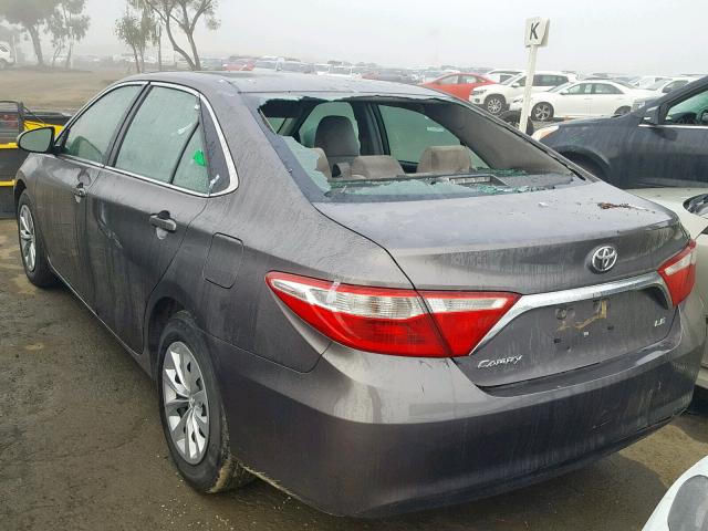 4T1BF1FK9FU946245 - 2015 TOYOTA CAMRY LE GRAY photo 3