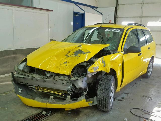 1FAFP36N25W275809 - 2005 FORD FOCUS ZXW YELLOW photo 2