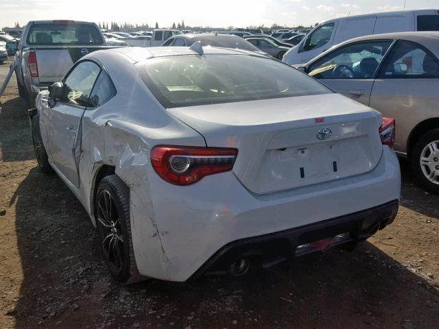 JF1ZNAA11H8701641 - 2017 TOYOTA 86 BASE WHITE photo 3