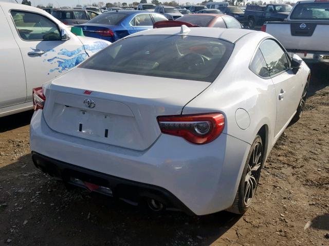 JF1ZNAA11H8701641 - 2017 TOYOTA 86 BASE WHITE photo 4