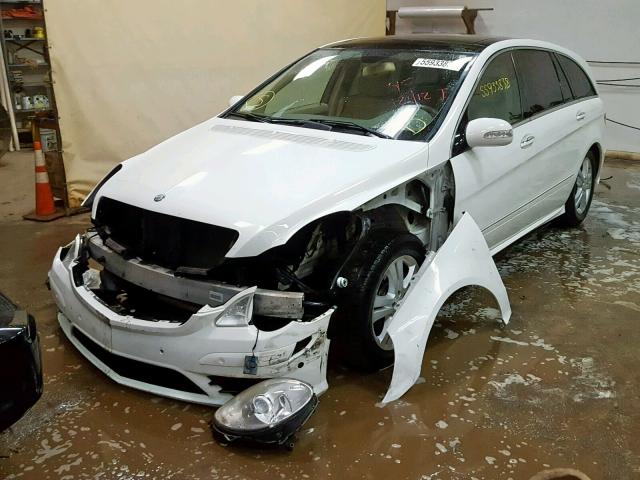 4JGCB65E88A076565 - 2008 MERCEDES-BENZ R 350 WHITE photo 2