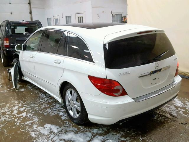 4JGCB65E88A076565 - 2008 MERCEDES-BENZ R 350 WHITE photo 3