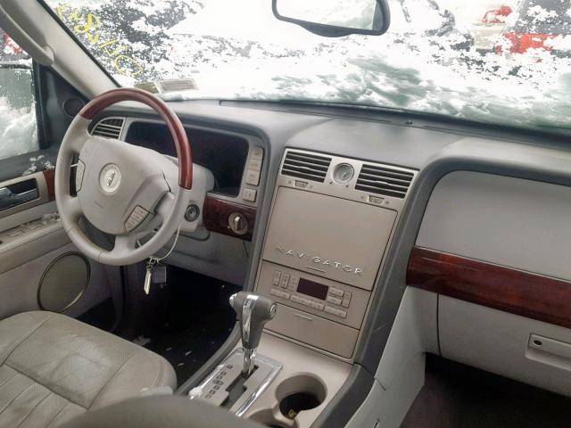 5LMFU28545LJ06816 - 2005 LINCOLN NAVIGATOR 黑色 照片 9