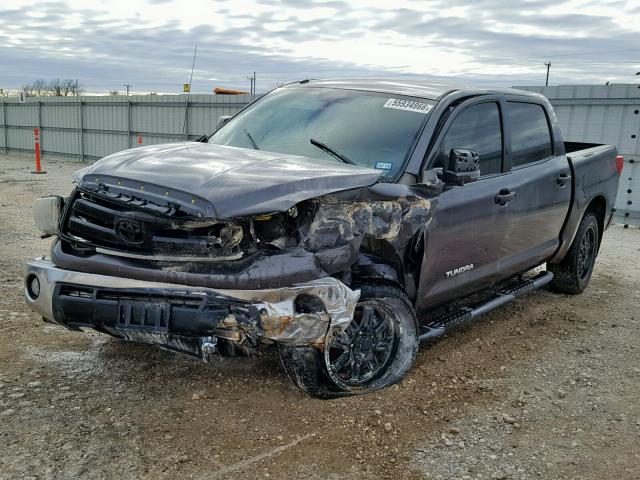 5TFEY5F18DX142332 - 2013 TOYOTA TUNDRA CRE GRAY photo 2