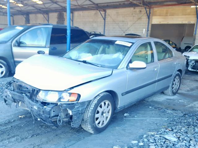 YV1RS61R822167323 - 2002 VOLVO S60 SILVER photo 2