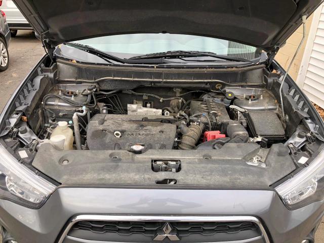 4A4AP3AU2EE029120 - 2014 MITSUBISHI OUTLANDER SILVER photo 9