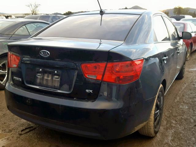 KNAFU4A24D5675832 - 2013 KIA FORTE EX BLACK photo 4