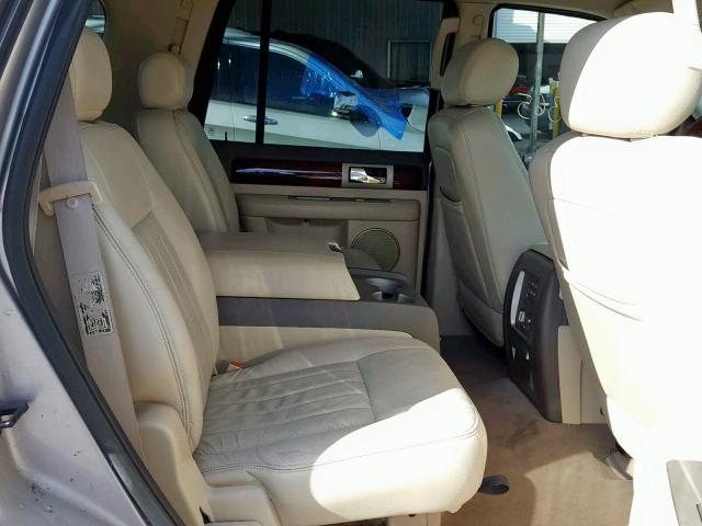 5LMFU27R64LJ07422 - 2004 LINCOLN NAVIGATOR 银色 照片 6