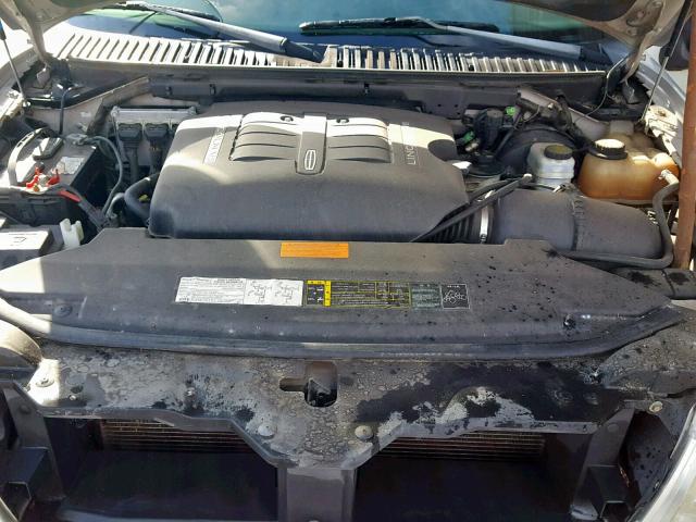5LMFU27R64LJ07422 - 2004 LINCOLN NAVIGATOR 银色 照片 7