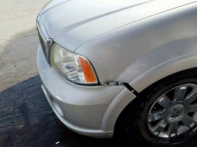 5LMFU27R64LJ07422 - 2004 LINCOLN NAVIGATOR 银色 照片 9