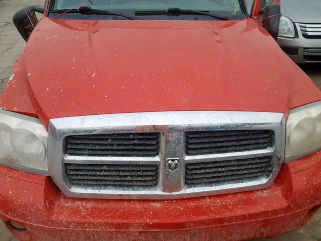 1D7HW48N95S167466 - 2005 DODGE DAKOTA QUA RED photo 7