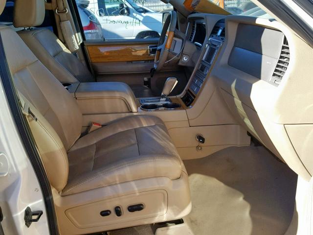 5LMFL28557LJ22643 - 2007 LINCOLN NAVIGATOR Ақ фото 5