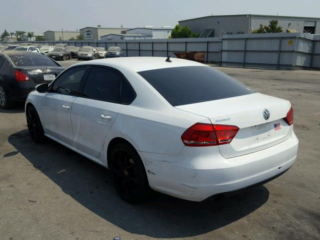 1VWAP7A34CC093882 - 2012 VOLKSWAGEN PASSAT S WHITE photo 3