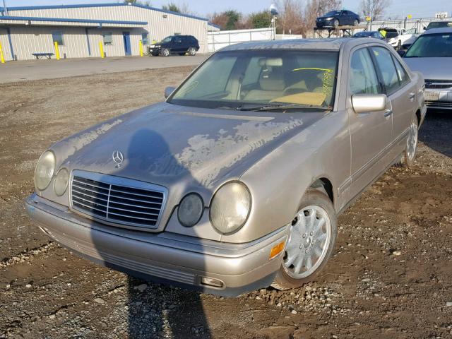 WDBJF65HXXA950275 - 1999 MERCEDES-BENZ E 320 TAN photo 2