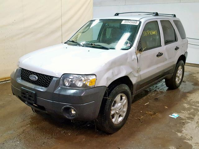 1FMYU031X5KC20622 - 2005 FORD ESCAPE XLT SILVER photo 2