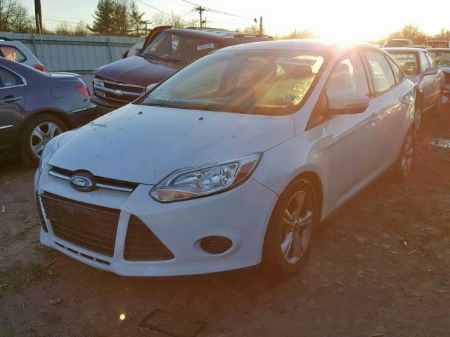 1FADP3F21EL400510 - 2014 FORD FOCUS SE WHITE photo 2