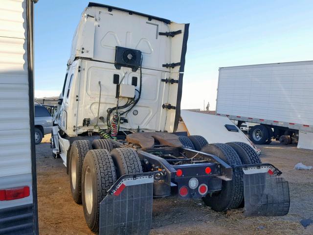 3AKJGLD5XGSHJ9322 - 2016 FREIGHTLINER CASCADIA 1 WHITE photo 3