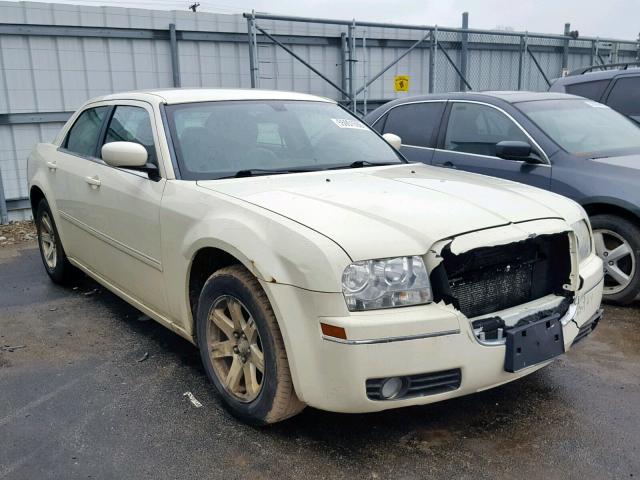 2C3KA53G67H807791 - 2007 CHRYSLER 300 TOURIN WHITE photo 1