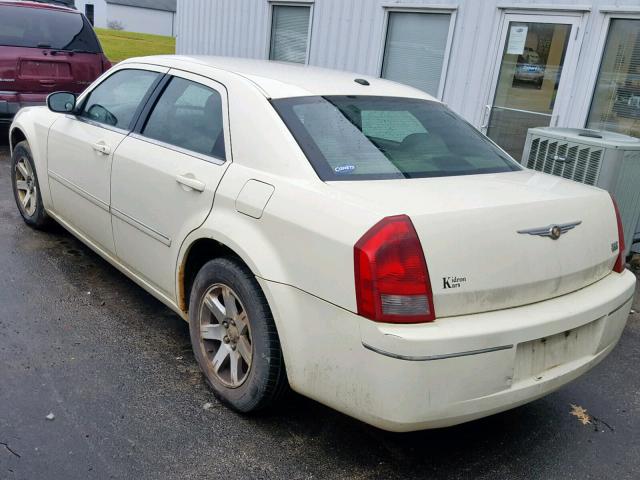 2C3KA53G67H807791 - 2007 CHRYSLER 300 TOURIN WHITE photo 3