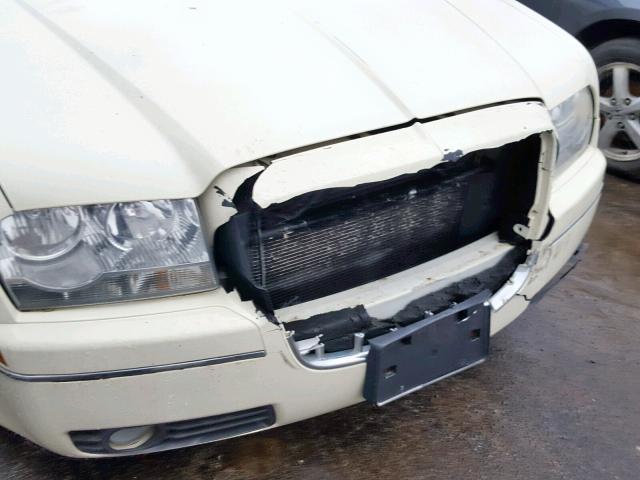 2C3KA53G67H807791 - 2007 CHRYSLER 300 TOURIN WHITE photo 9