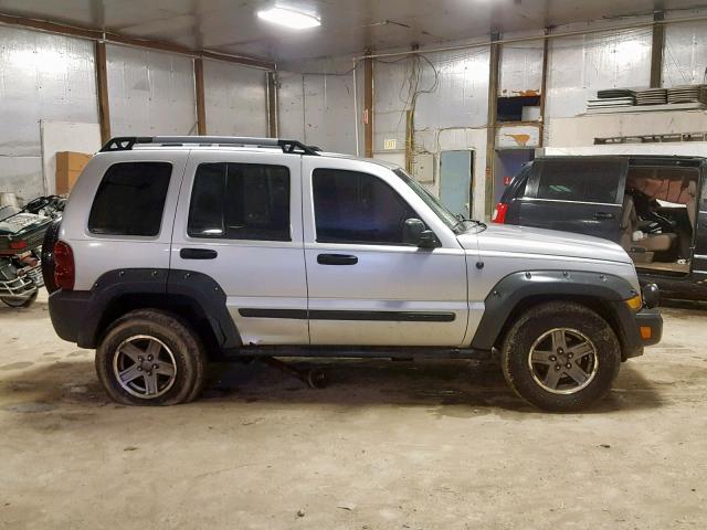 1J4GL38K56W165216 - 2006 JEEP LIBERTY RE SILVER photo 9