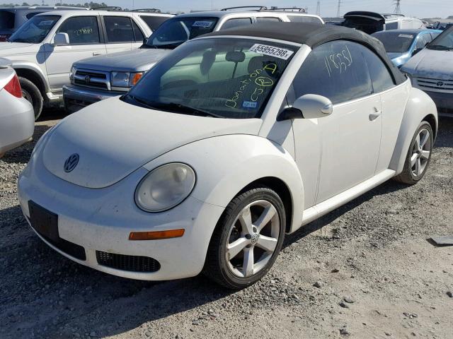 3VWFF31Y97M417474 - 2007 VOLKSWAGEN NEW BEETLE WHITE photo 2