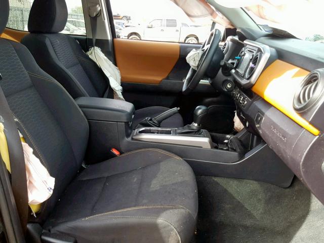 5TFCZ5AN8HX069354 - 2017 TOYOTA TACOMA DOU შავი ფოტო 5