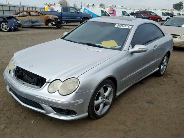 WDBTJ72H77F205908 - 2007 MERCEDES-BENZ CLK 550 SILVER photo 2