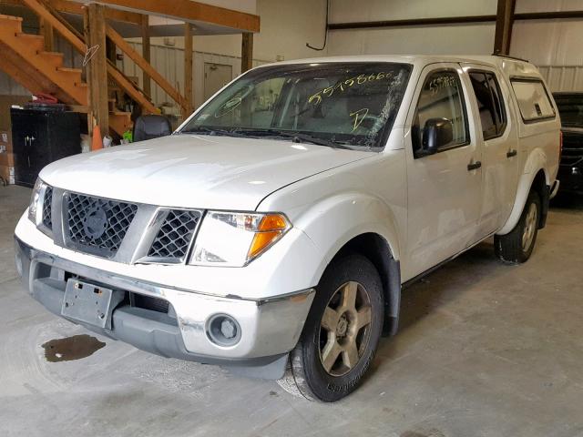 1N6AD07W87C431615 - 2007 NISSAN FRONTIER C WHITE photo 2