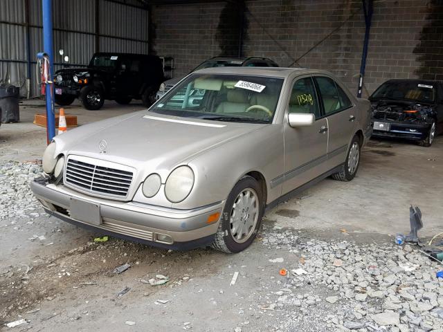 WDBJF55F0VA421715 - 1997 MERCEDES-BENZ E 320 GOLD photo 2