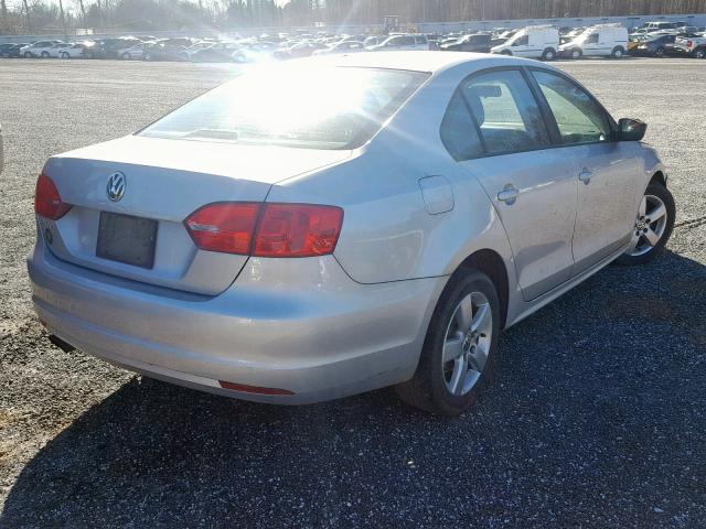 3VW1K7AJ5CM354237 - 2012 VOLKSWAGEN JETTA BASE 银色 照片 4