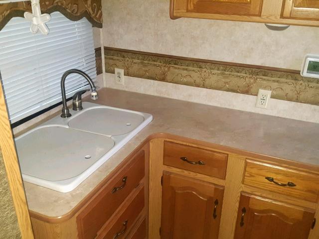 4YDF329236F707999 - 2006 KEYSTONE MONTANA WHITE photo 5