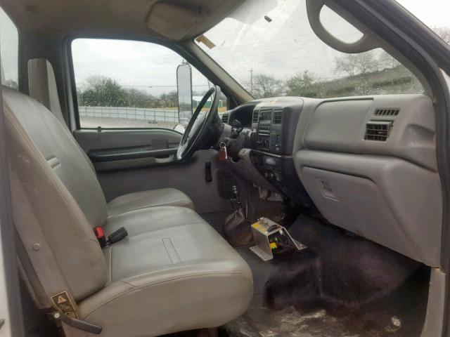 3FRPF75E27V518268 - 2007 FORD F750 SUPER WHITE photo 5